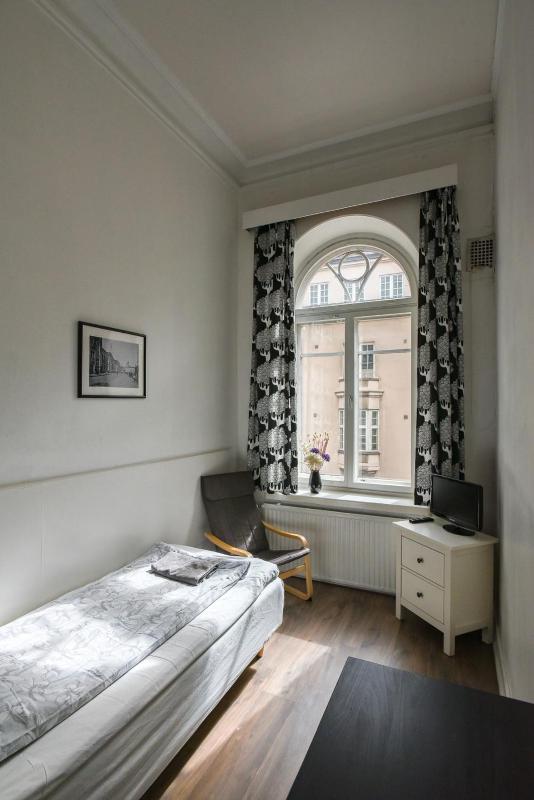 Single Room with Shared Bathroom image 1