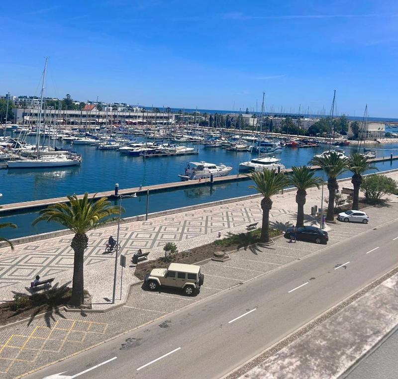 Spectacular Lagos Marina view apt on promenade Images