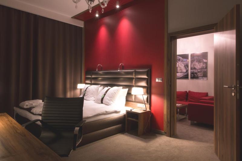One-Bedroom Suite image 2