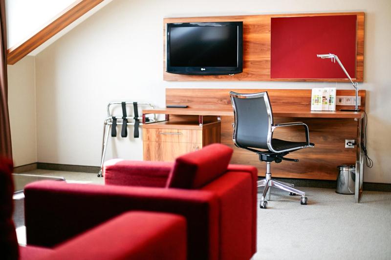 One-Bedroom Suite image 3