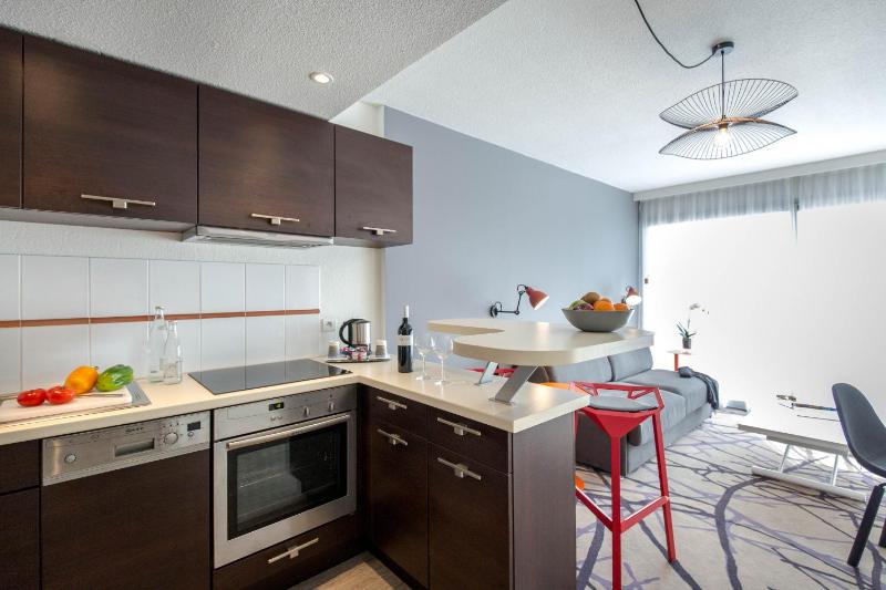 Apartment with Balcony and Garden View image 1