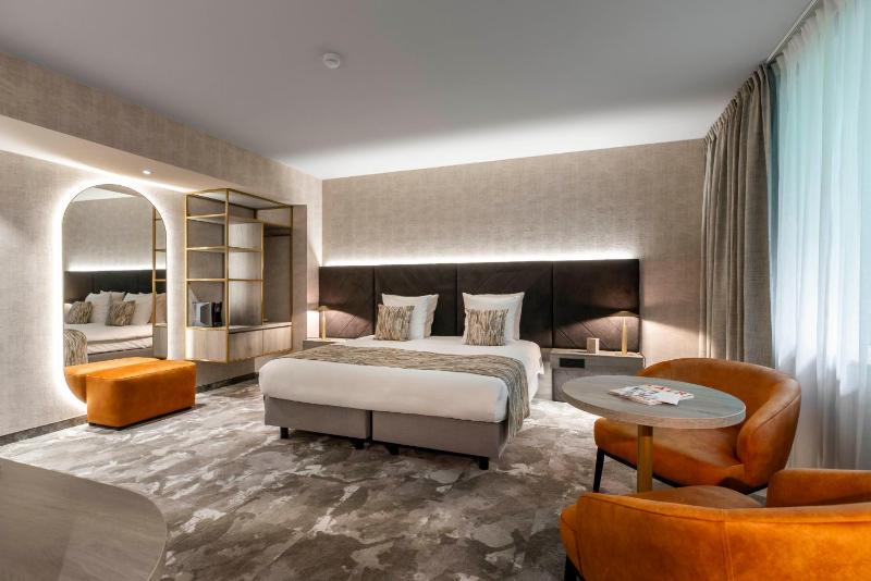 Suite with Spa Bath image 1