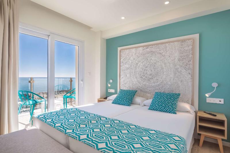 Double Room with Sea View image 1