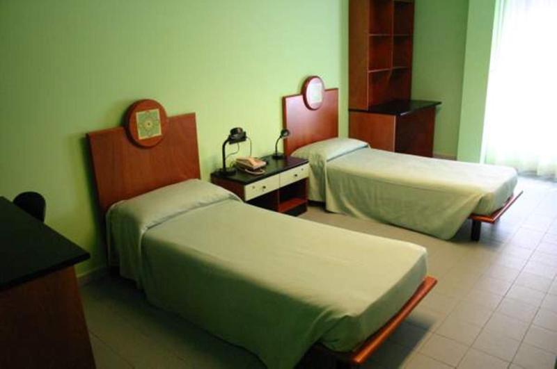 Economy Double or Twin Room image 2