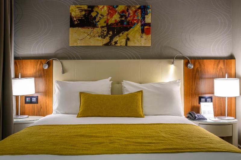 Double Room - Mobility Access/Non-Smoking image 1