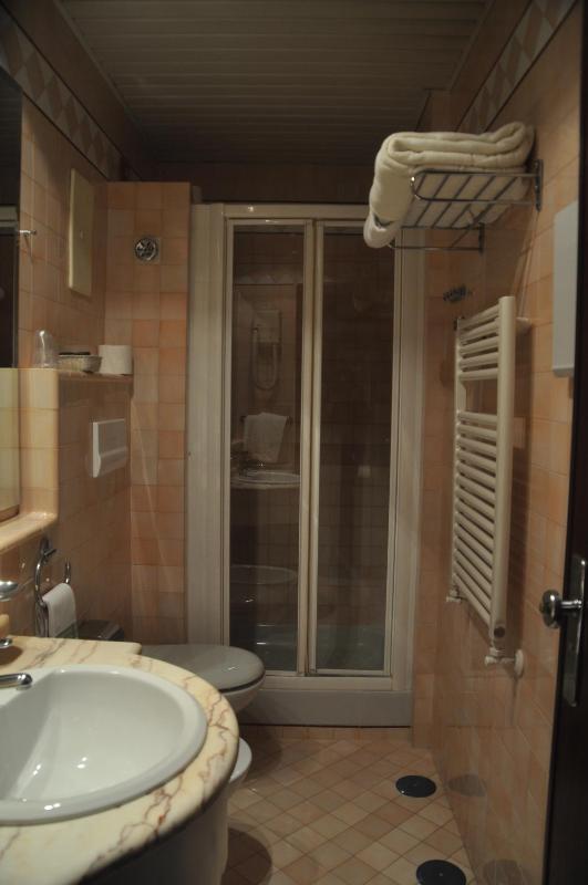 Quadruple Room image 4