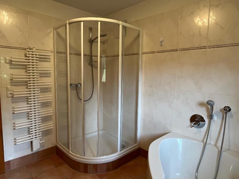 Superior Three-Bedroom Apartment image 1