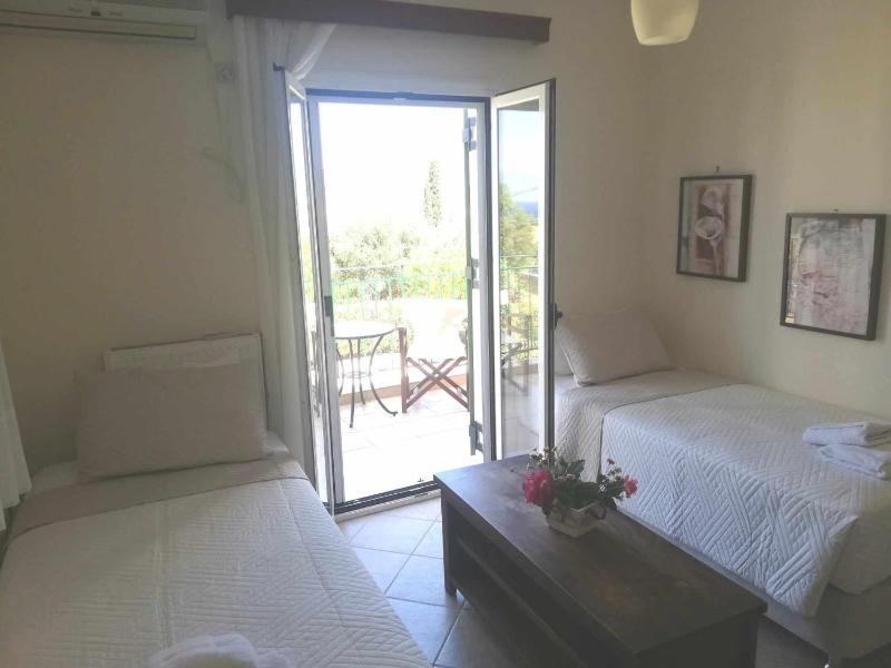 Deluxe Villa image 3