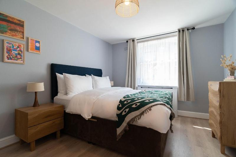 Two-Bedroom Apartment with Two Bathrooms image 4