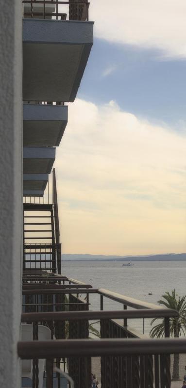 Twin Room with Side Sea View image 1