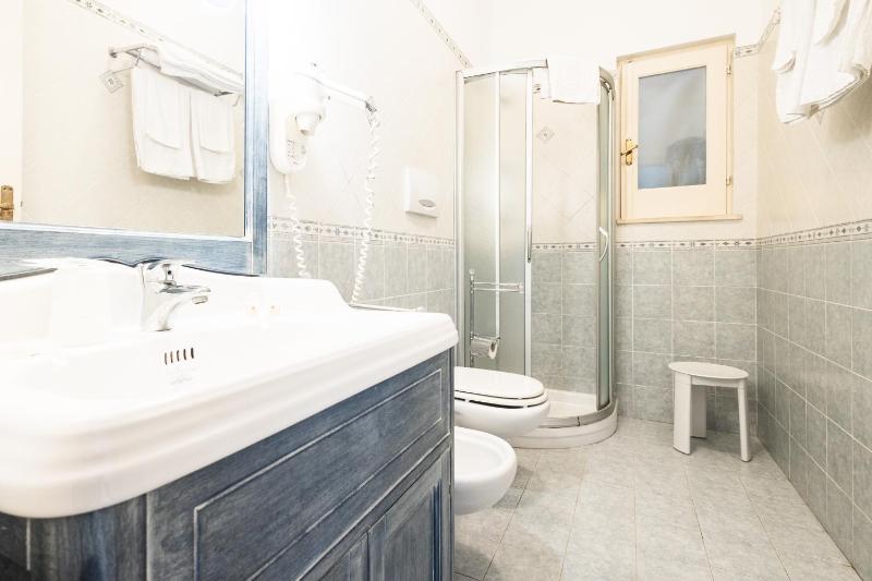 One-Bedroom Apartment image 2
