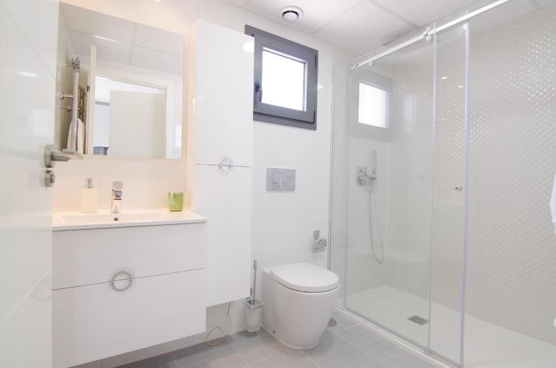 Three-Bedroom Apartment with Sea View image 2