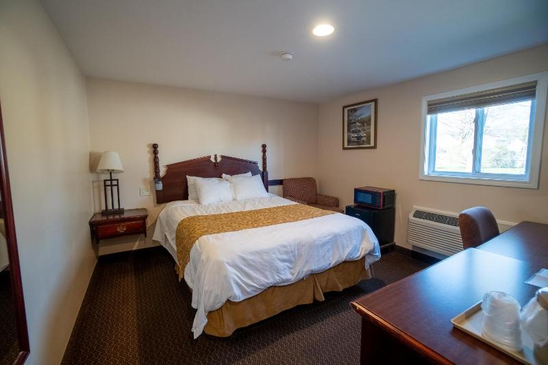 Queen Room image 4
