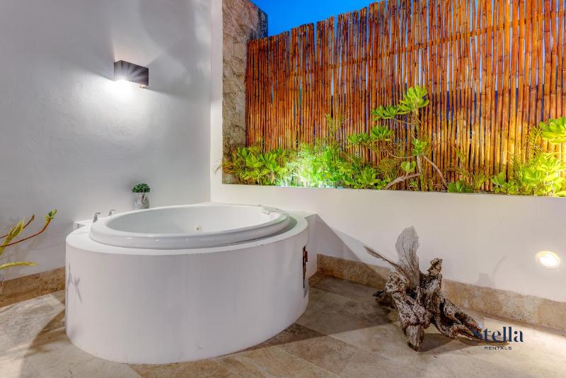 Private Rooftop 1BR Condo with Stunning Common Areas - image 18