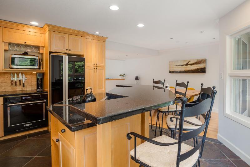 4BR in Blueberry Hill Estates Mountain Views Large Family Home Wood Fireplace Balcony - image 5