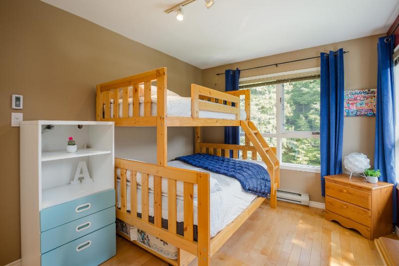 4BR in Blueberry Hill Estates Mountain Views Large Family Home Wood Fireplace Balcony - image 21
