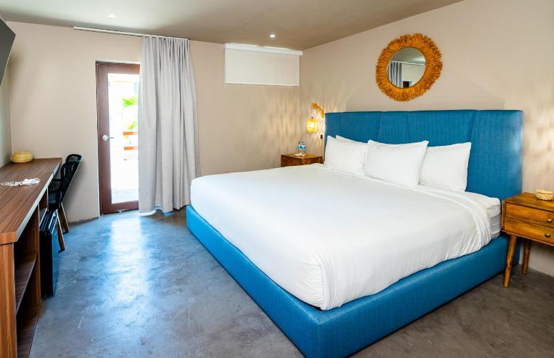 Double Room with Balcony image 1