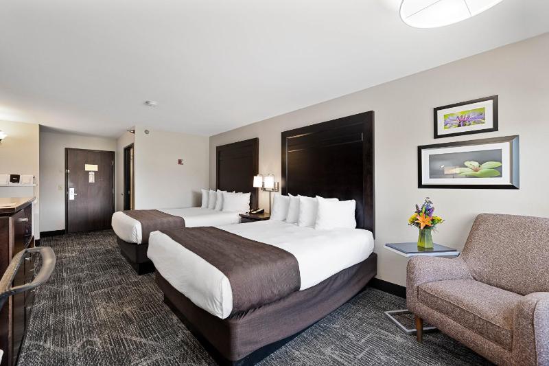 Queen Room with Two Queen Beds image 3