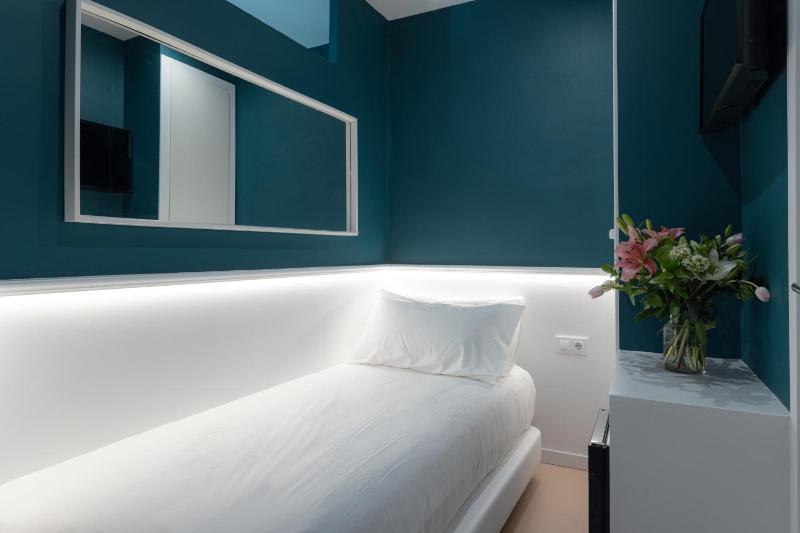 Double or Twin Room with Extra Bed image 3