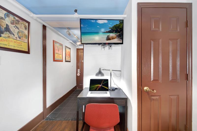Chelsea Pines Inn - image 13