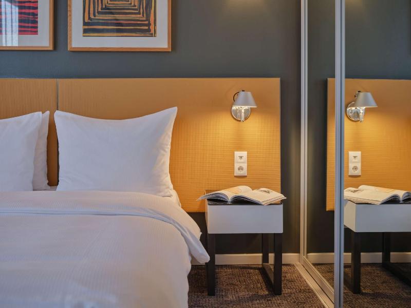 One Bedroom Premier Apartment image 3