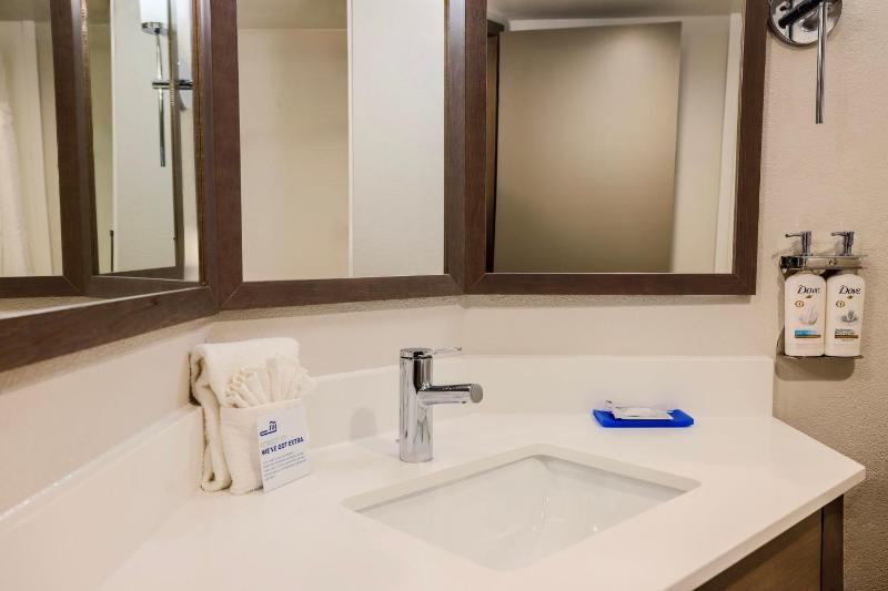 Standard Room image 4