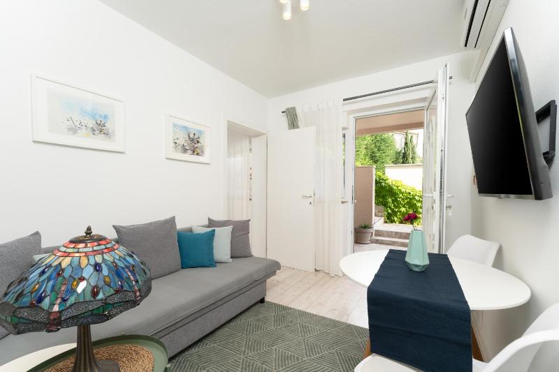 Apartment with Garden View image 4