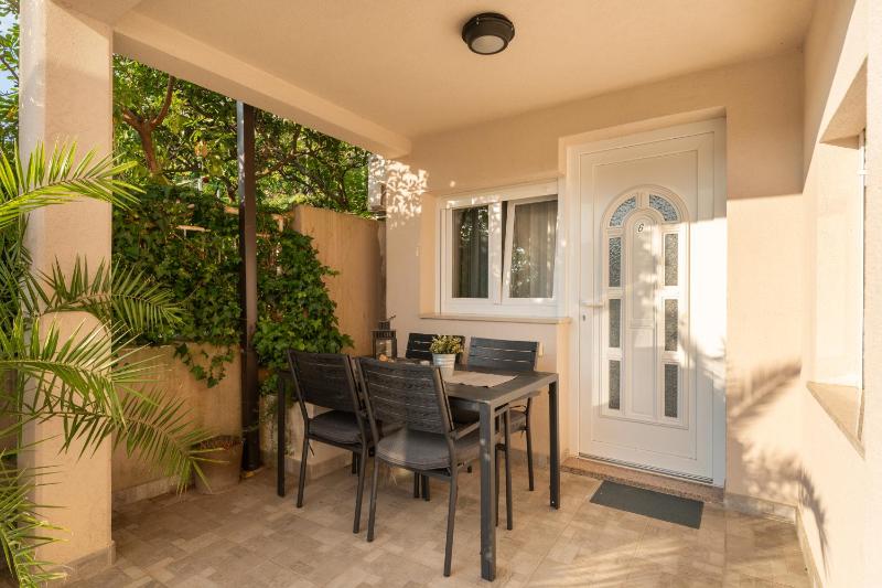 Apartment with Garden View image 4
