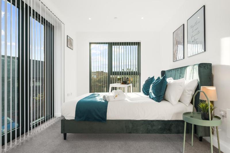 Pluxa Emerald Luxury 2 Bed Apartment - image 22