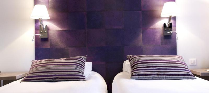 Twin Room image 3