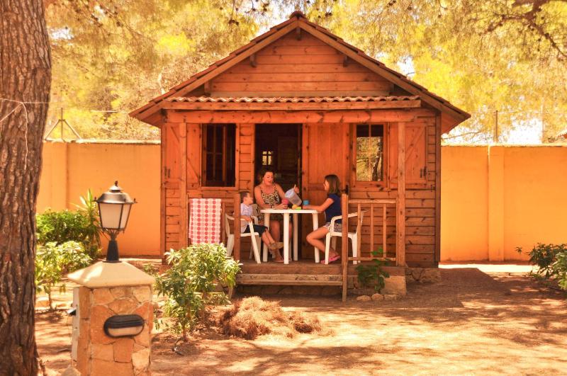 One-Bedroom Bungalow (2 Adults) image 2