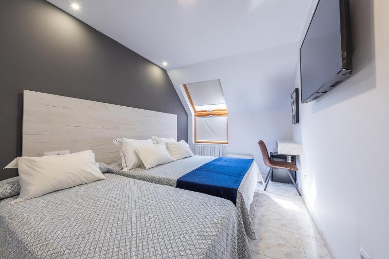 Double Room with Extra Bed image 3