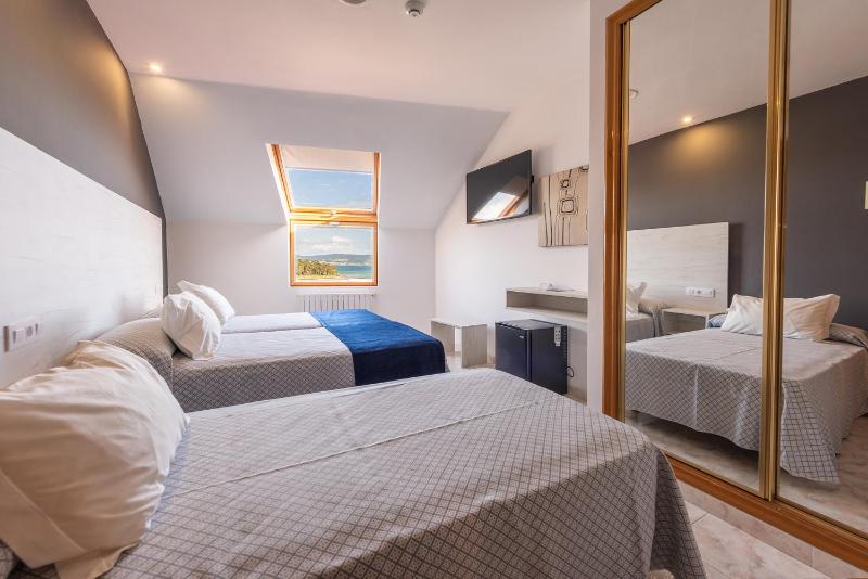 Double Room with Extra Bed image 1