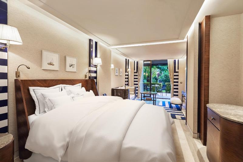 Deluxe Suite image 1