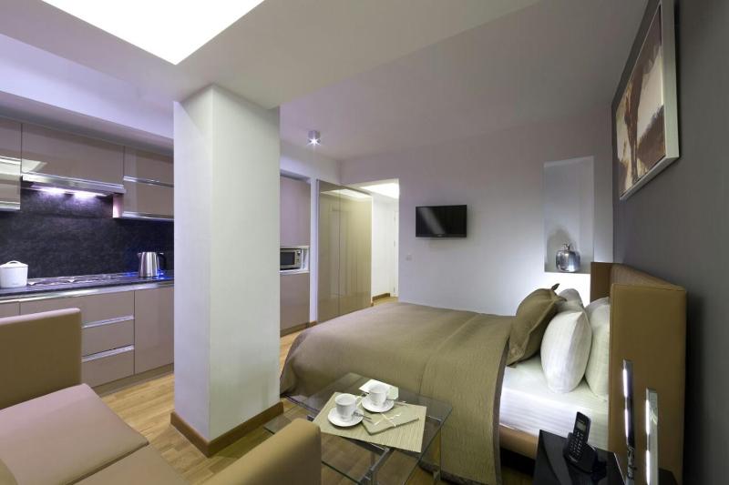 Economy Double Room image 3
