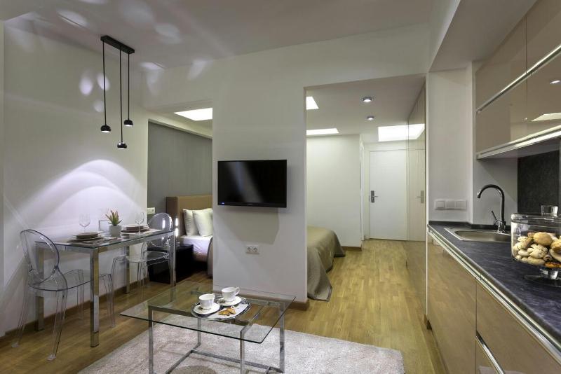 Economy Double Room image 2