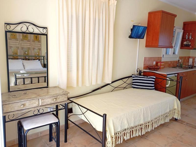 Studio with Sea View image 3