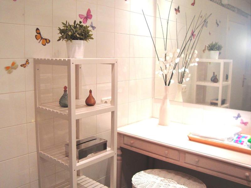 Twin Room image 4