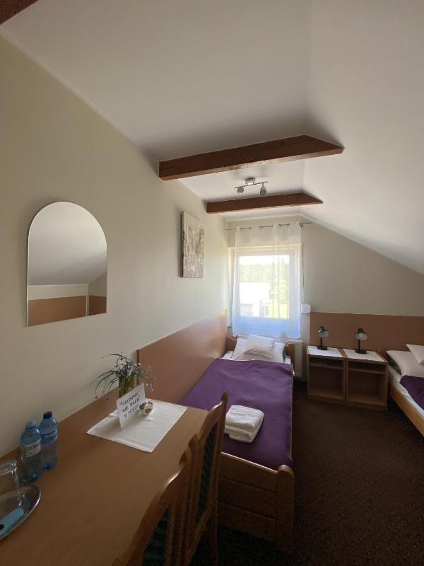 Twin Room with Private Bathroom image 2