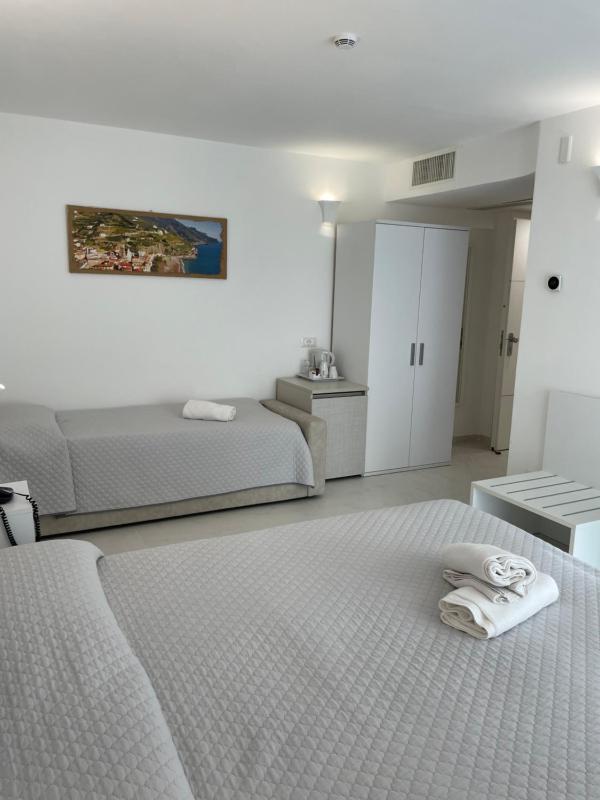 Superior Triple Room image 3