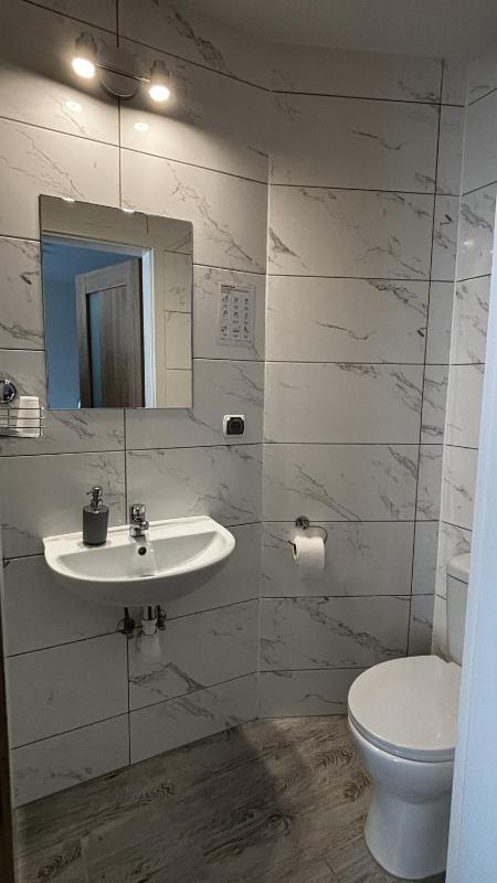 Double Room with Private Bathroom image 2
