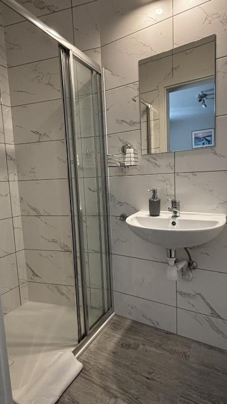 Double Room with Private Bathroom image 3