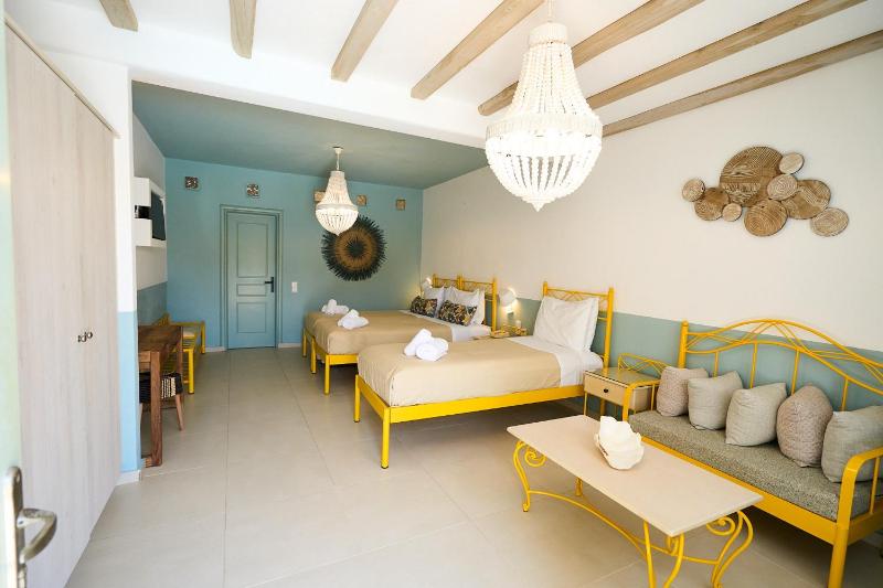 Superior Triple Room with Pool View image 1