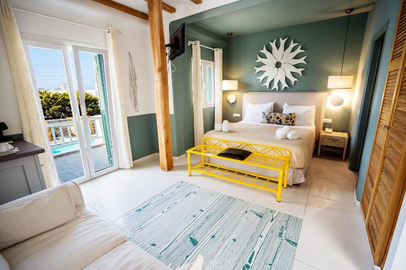 Superior Double Room with Side Sea View image 1