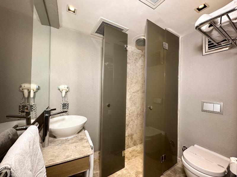 Economy Double Room image 2