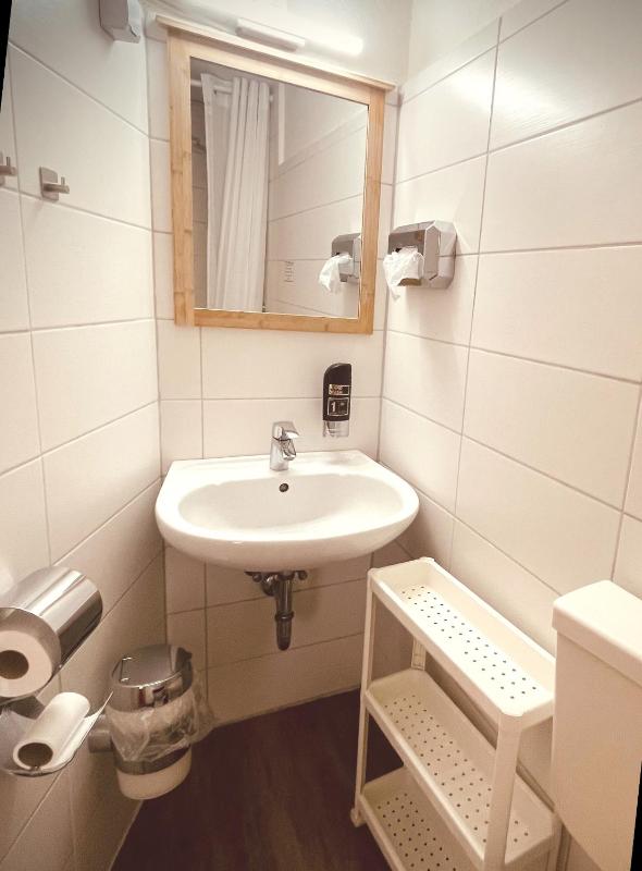 Budget Double Room image 2