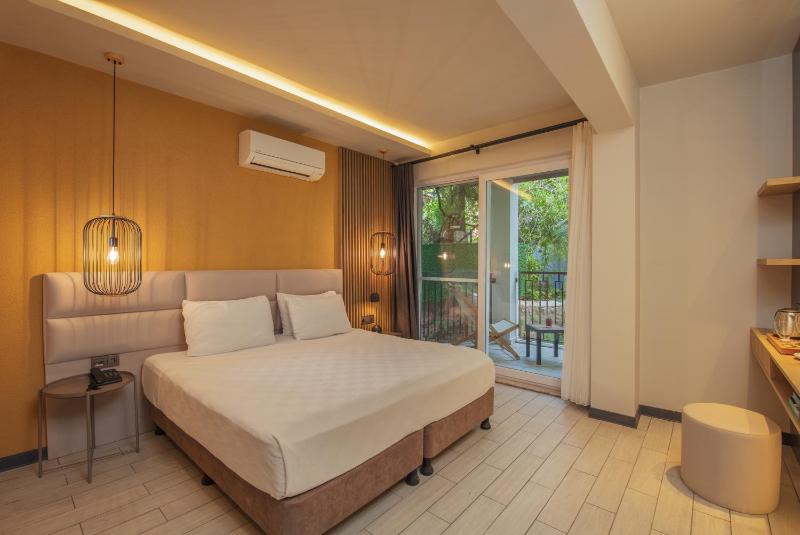 Superior Double or Twin Room with Mountain View image 1