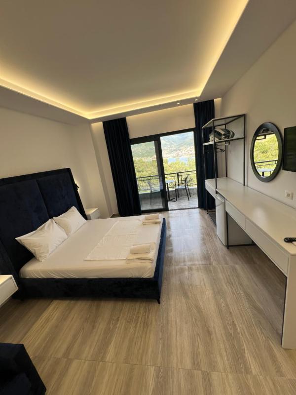 Double Room with Sea View image 3