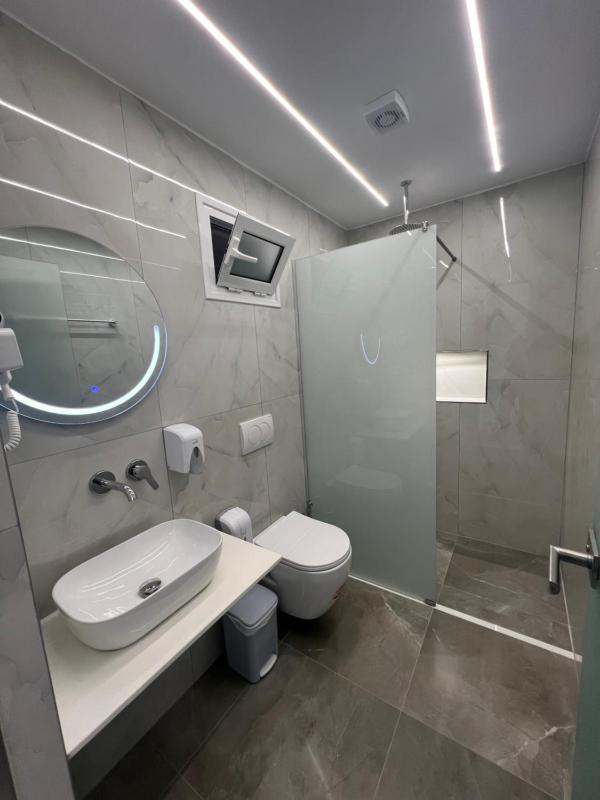 Double Room with Sea View image 4
