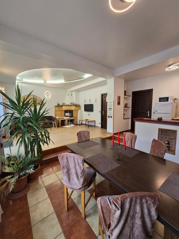 One-Bedroom Apartment image 1